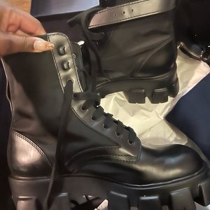 Parada men boots with pouch .. worn only twice ! Comes w| dust bag & box